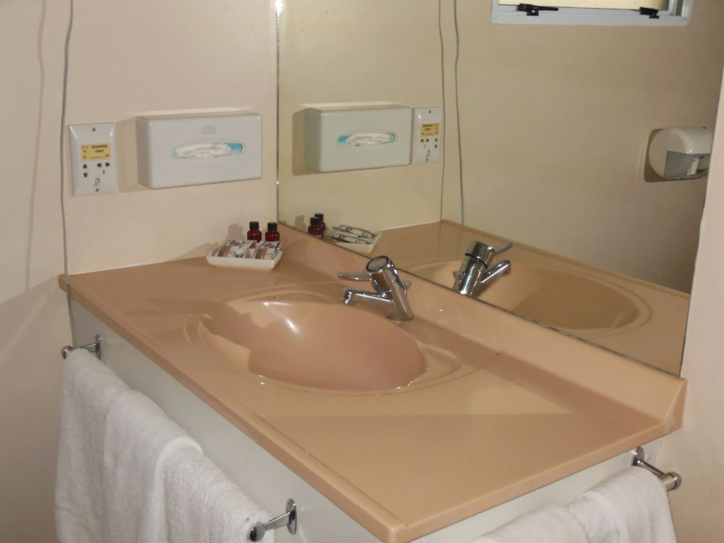 Asure Camelot Arms Motor Lodge