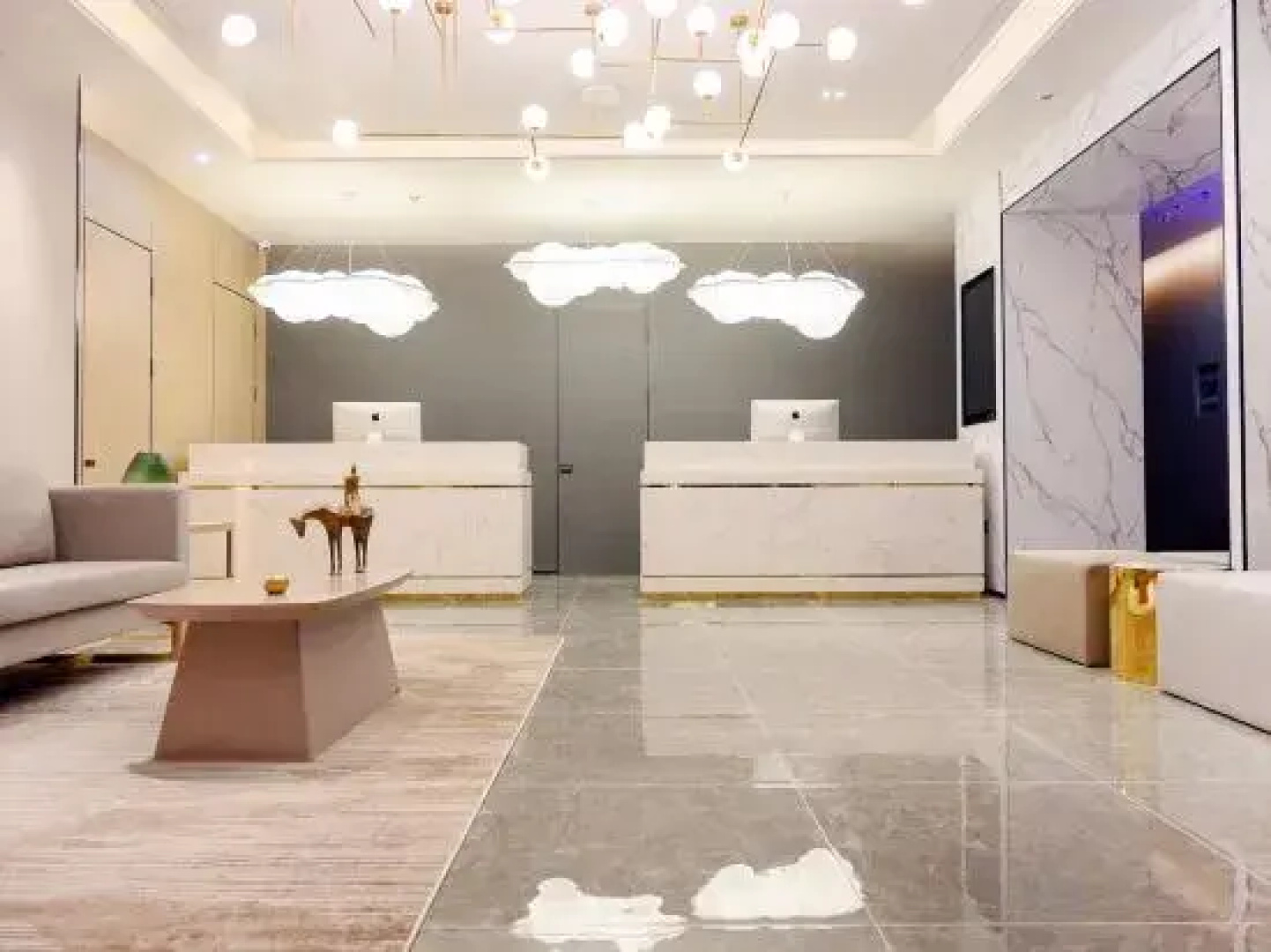 Lingyuan International Hotel
