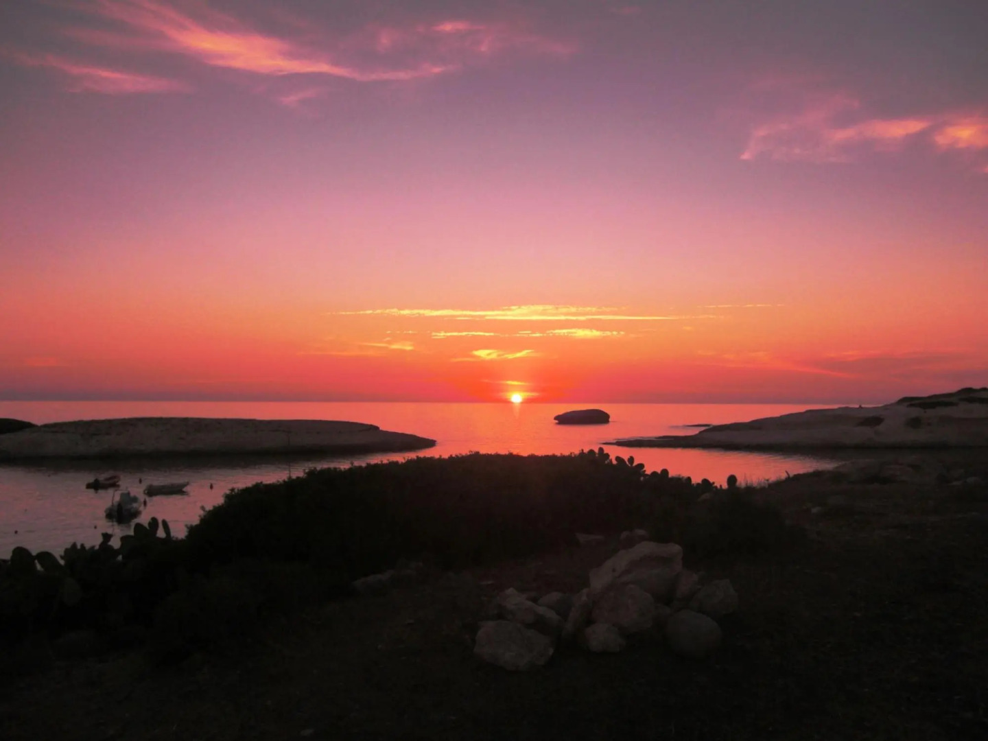 Seafront holiday home twenty meters from the western shore of Sardinia in S'archittu Beach-Casa del Giglio