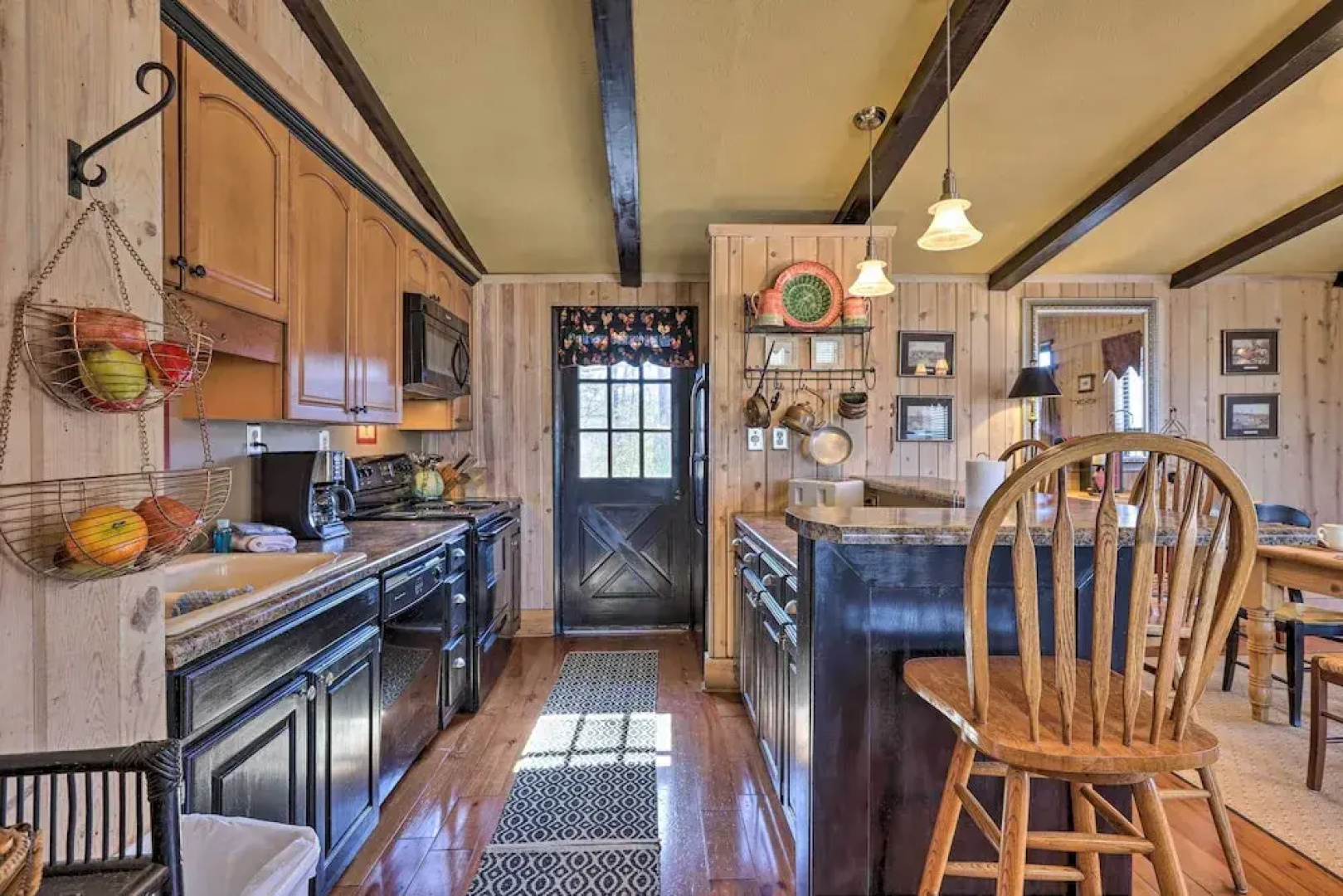 Cozy Caymus Cabin ~ 3 Miles to Callaway Gardens!