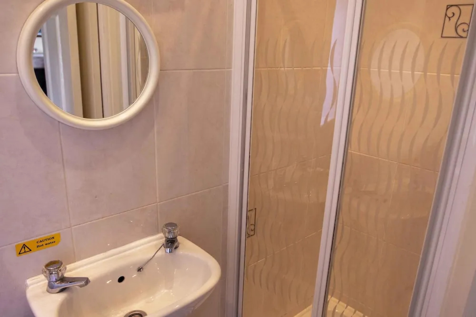 Cladda House & Holiday Apartments