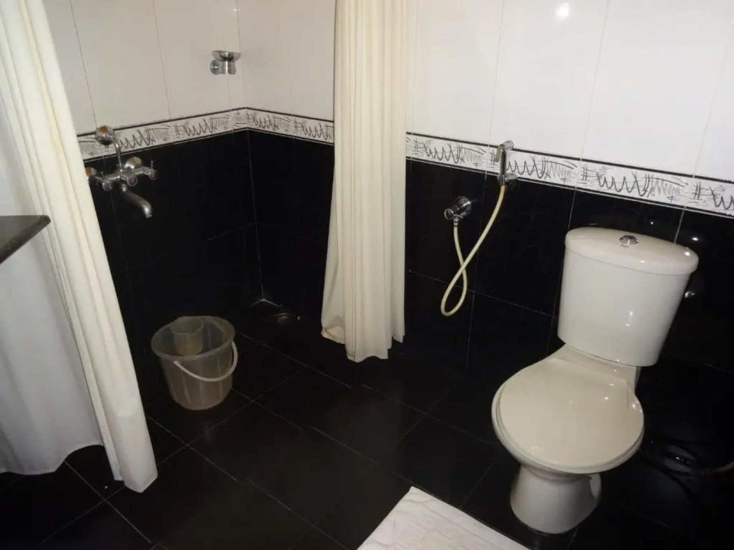 Deshadan Cliff and Beach Resort