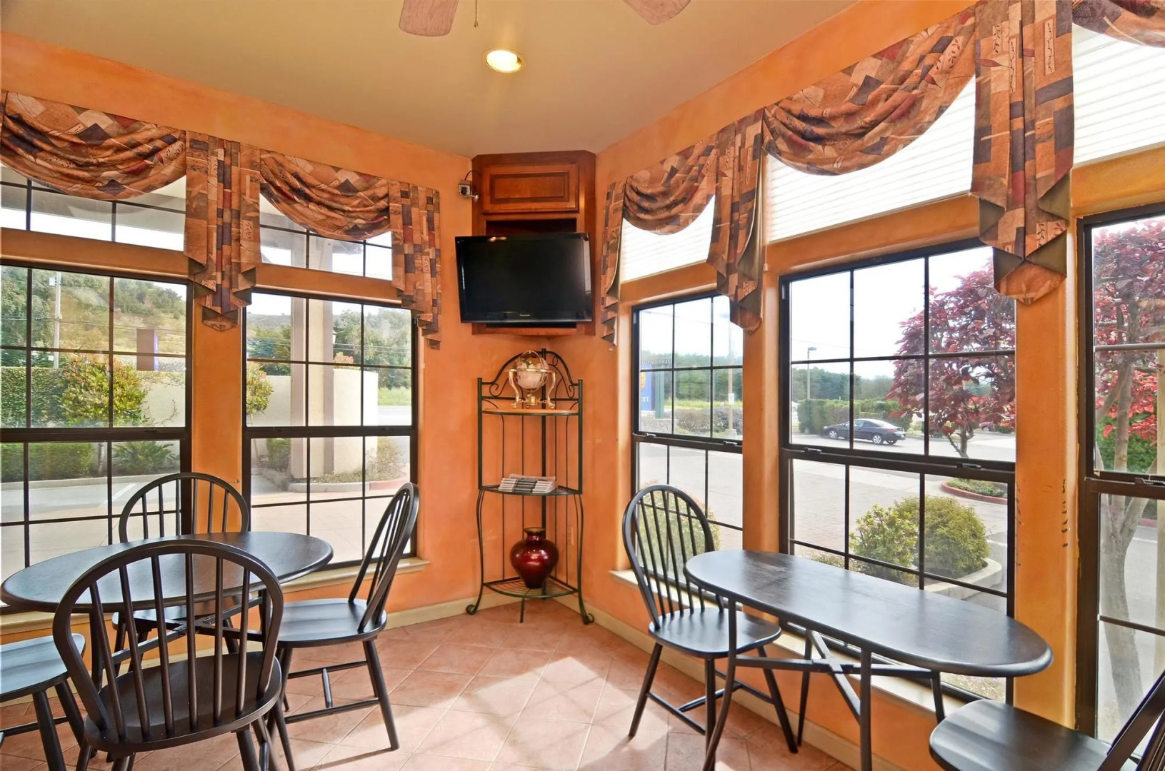 The Miramar Inn & Suites