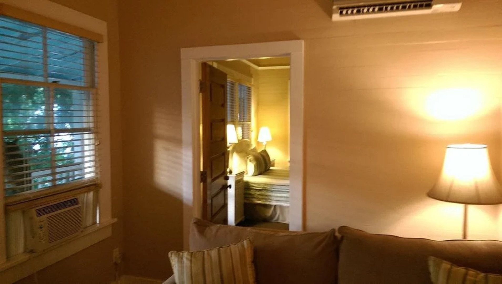 The Porch on Frances Inn