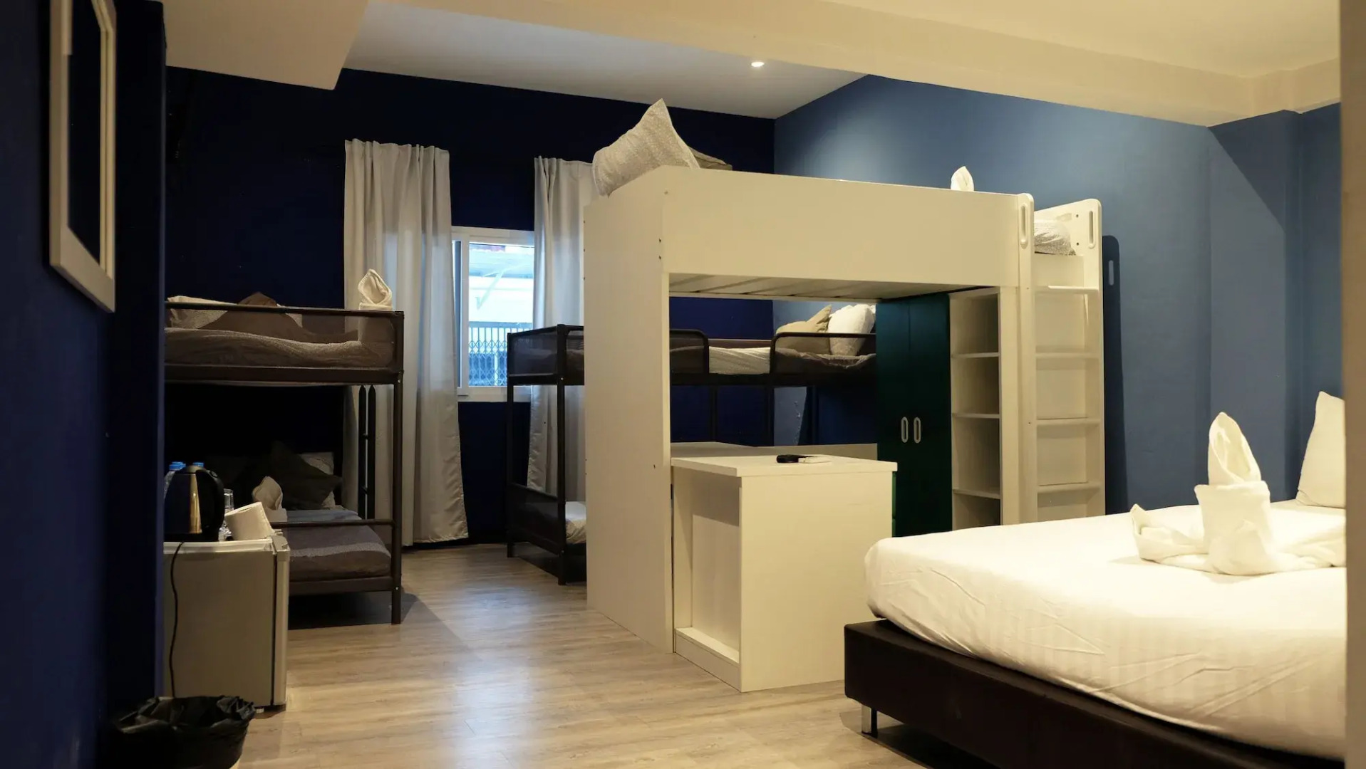 Sleep With Me Bangkok - BTS Phra Khanong