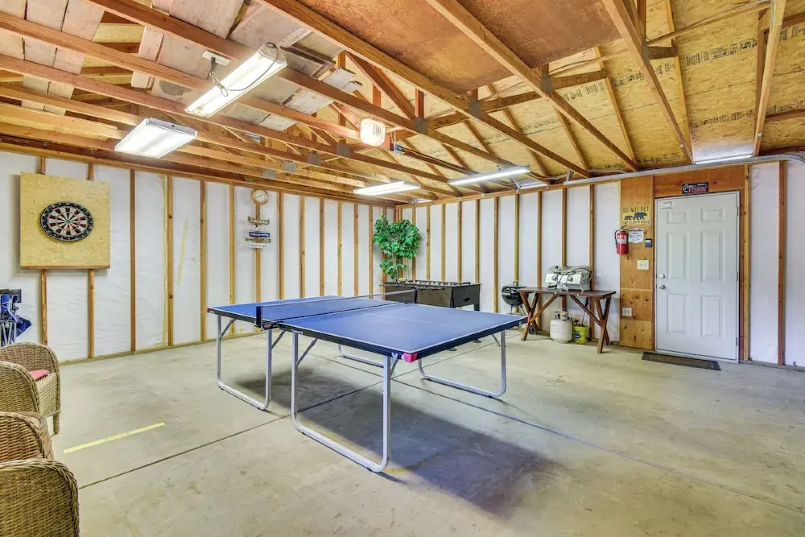 Yosemite Home Base: Community Perks + Lake Access!