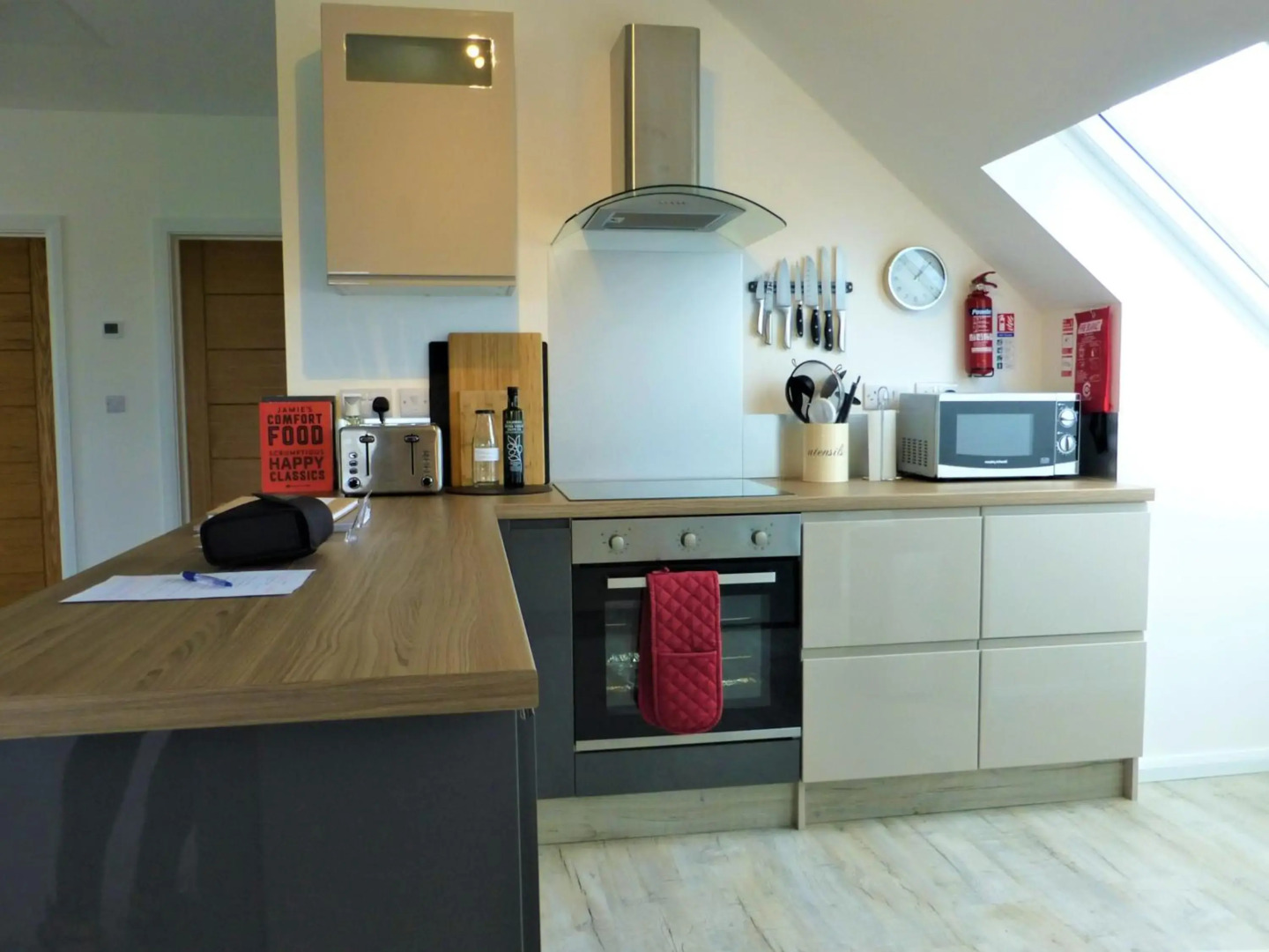 Gerycastell Luxury Holiday Apartment with Stunning Views & EV Station Point