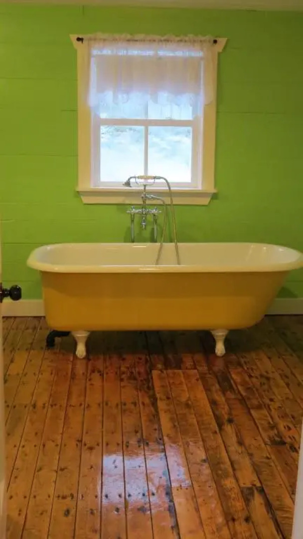 The Old Salt Box Co. - Daisy's Place