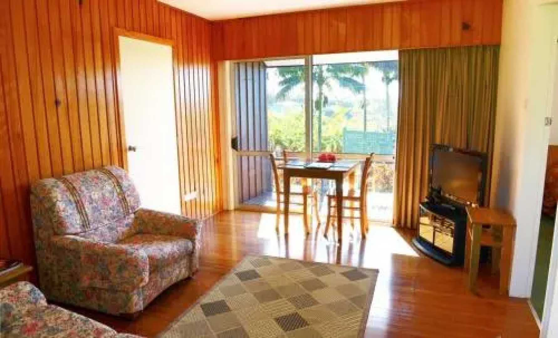 Fletcher Christian Holiday Apartments