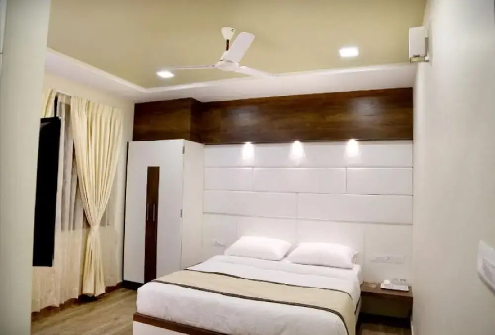 Hotel R K Renaissance