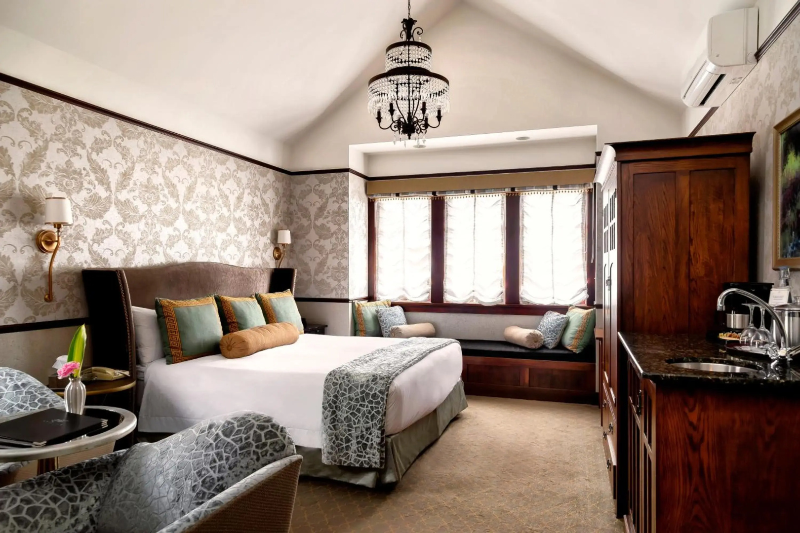Abigail's Hotel