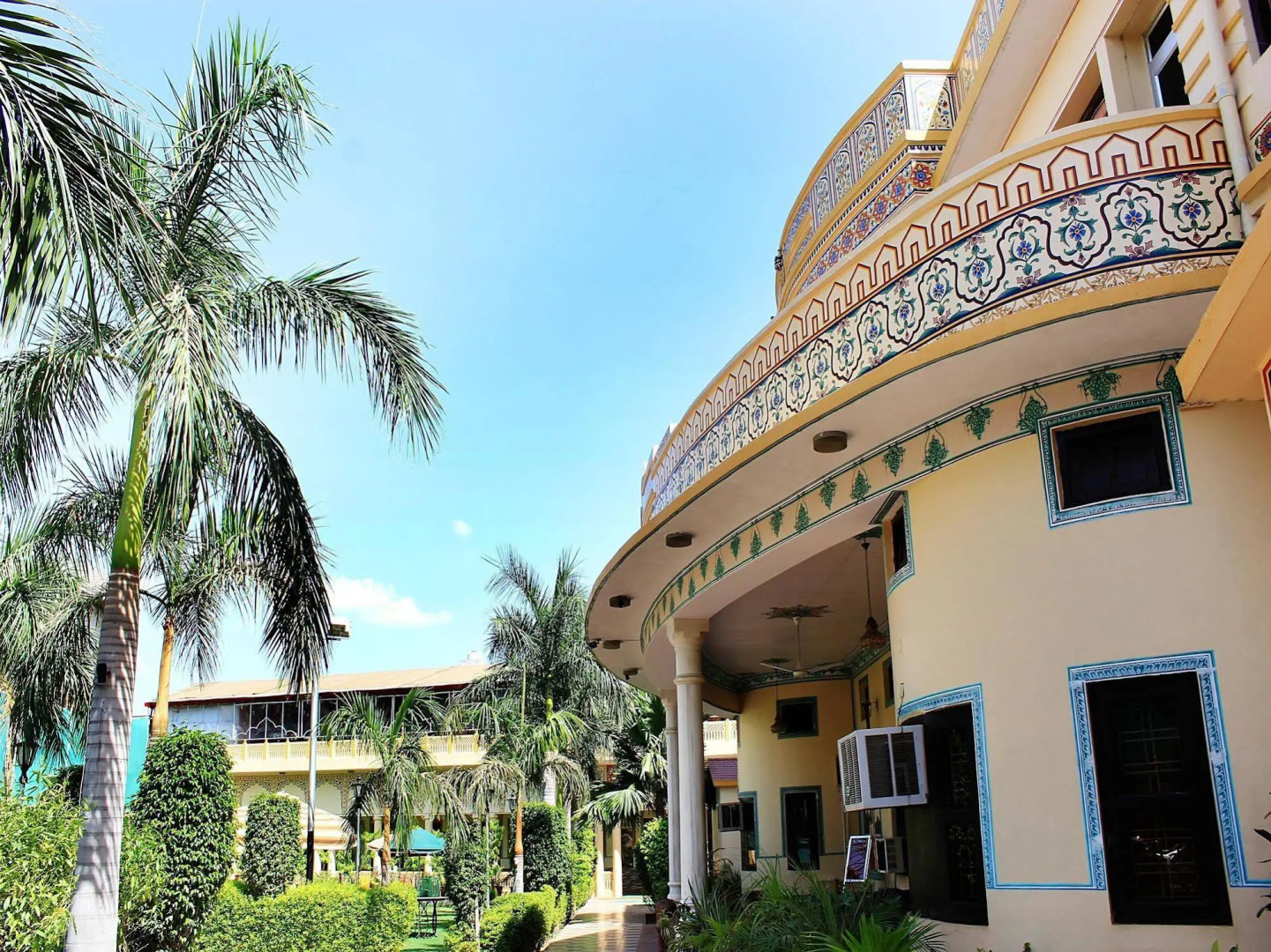 OYO 1995 Hotel Nirwana