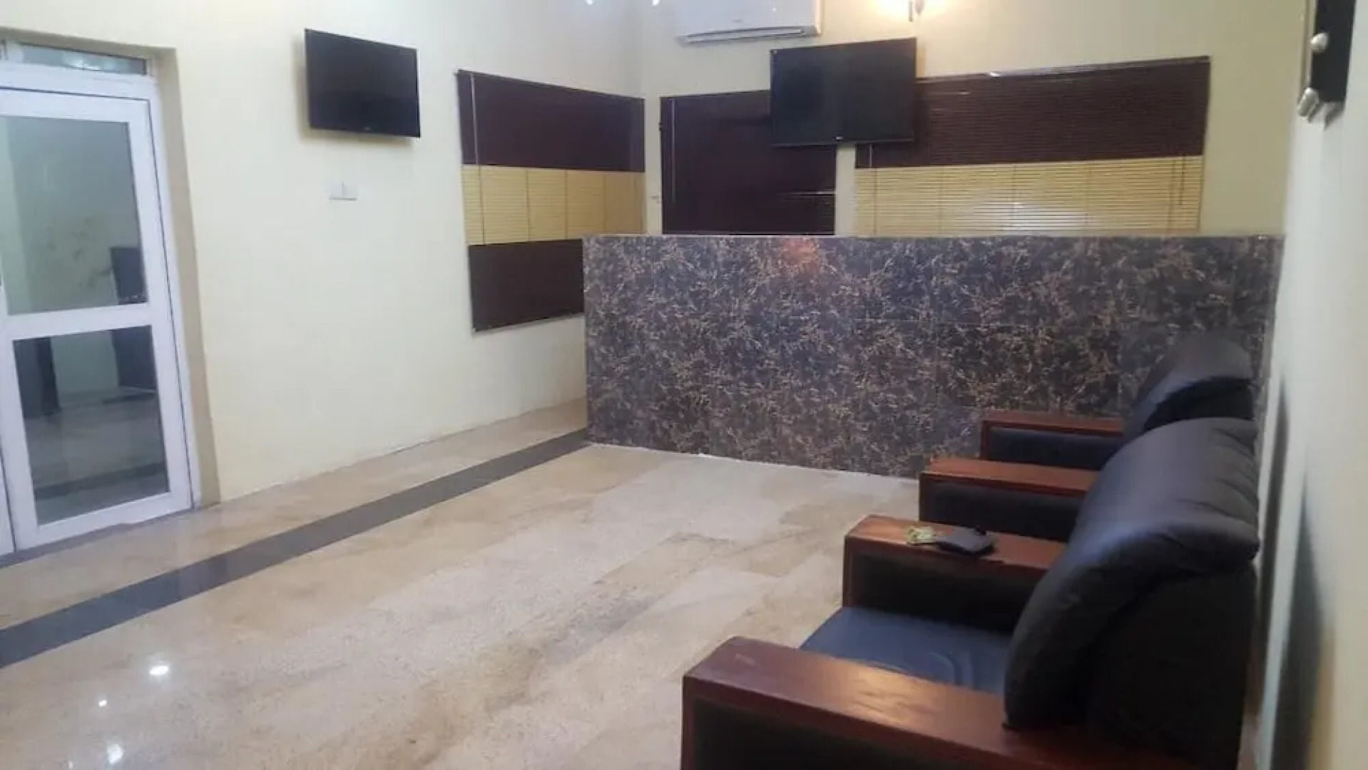 Palais Royale Hotel & Suites