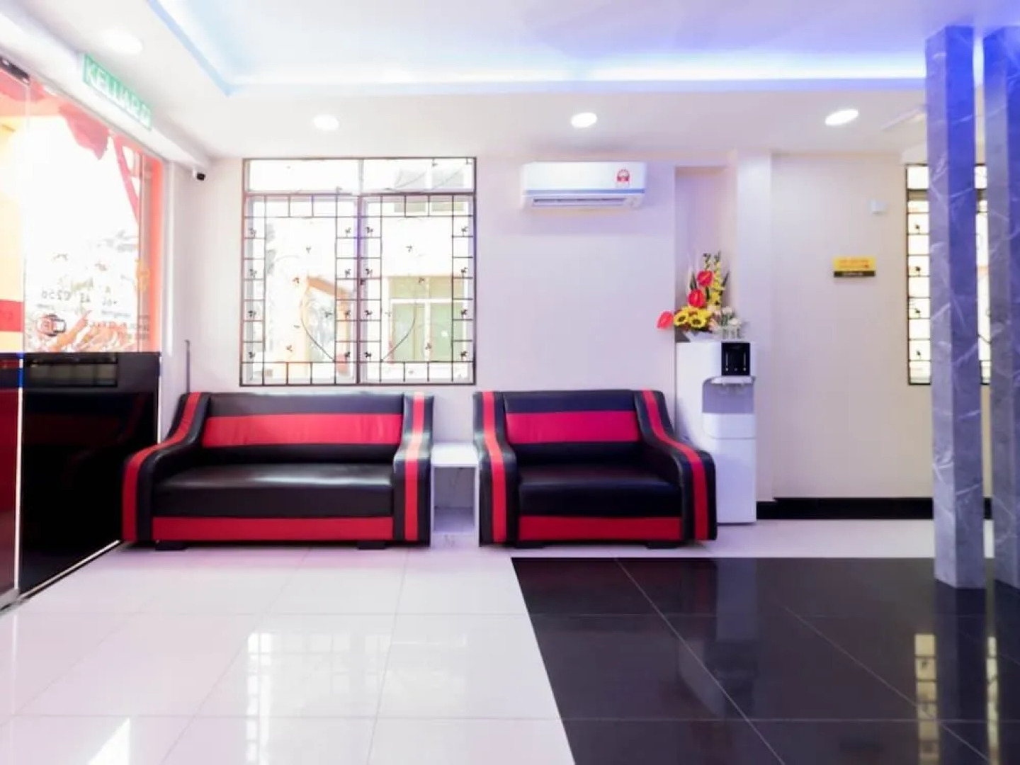 Super OYO Capital O 89366 Spring Inn Hotel