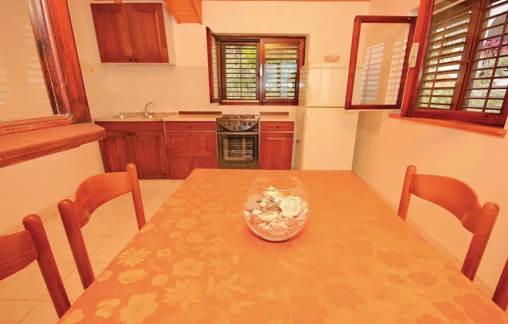 Stunning Home in Prizba With Wifi and 3 Bedrooms