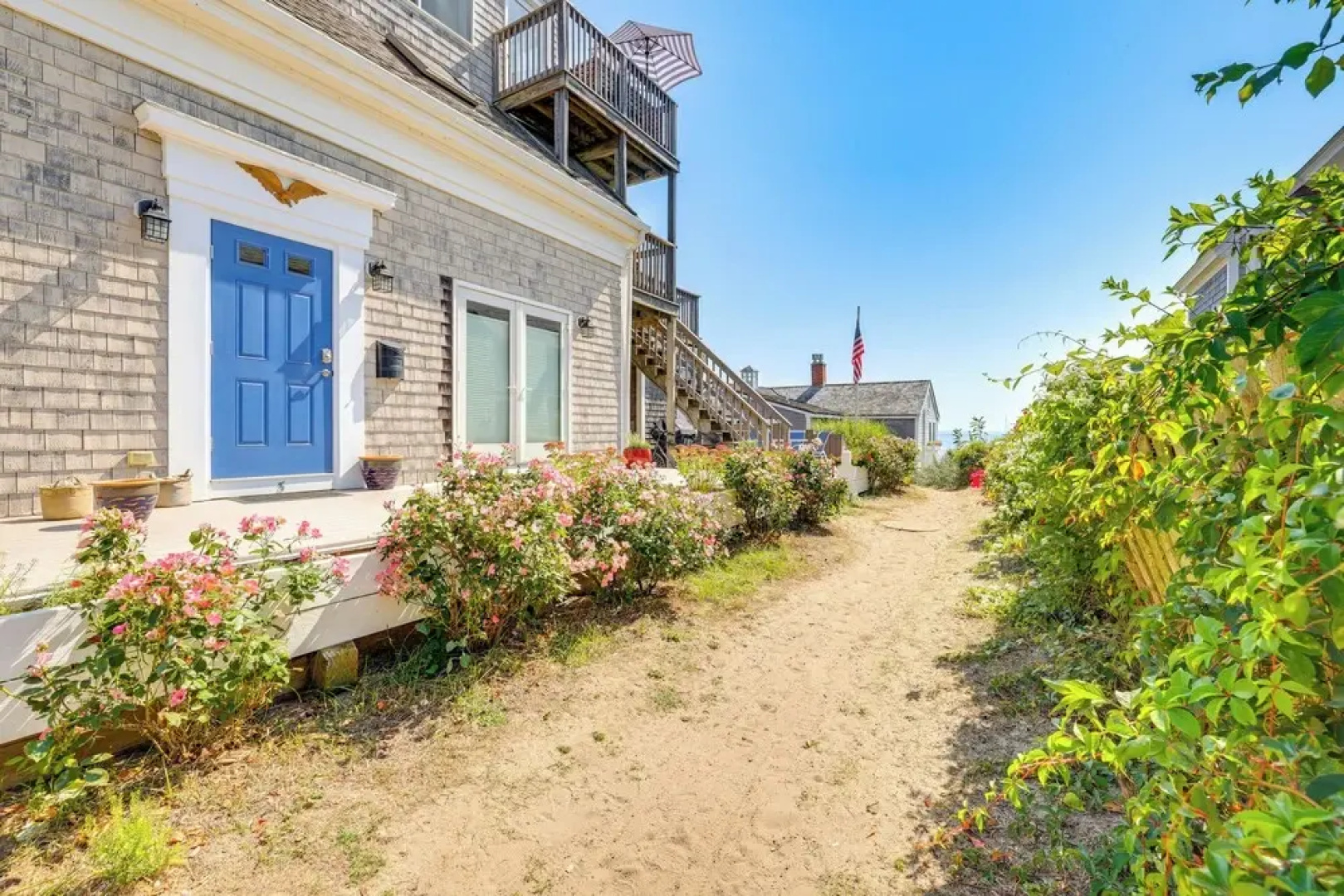 Steps to Beach: Stylish & Lofted Provincetown Gem