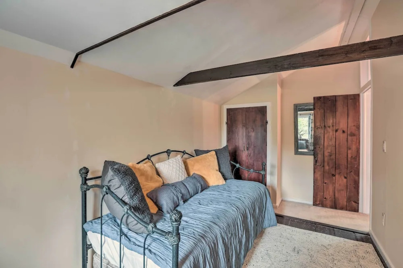 Historic Home in Lambertville: Walk to Bridge