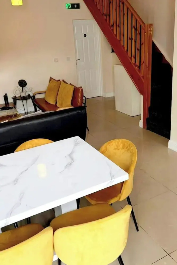 Spacious 4bed Home Near Woking Attractions&nature