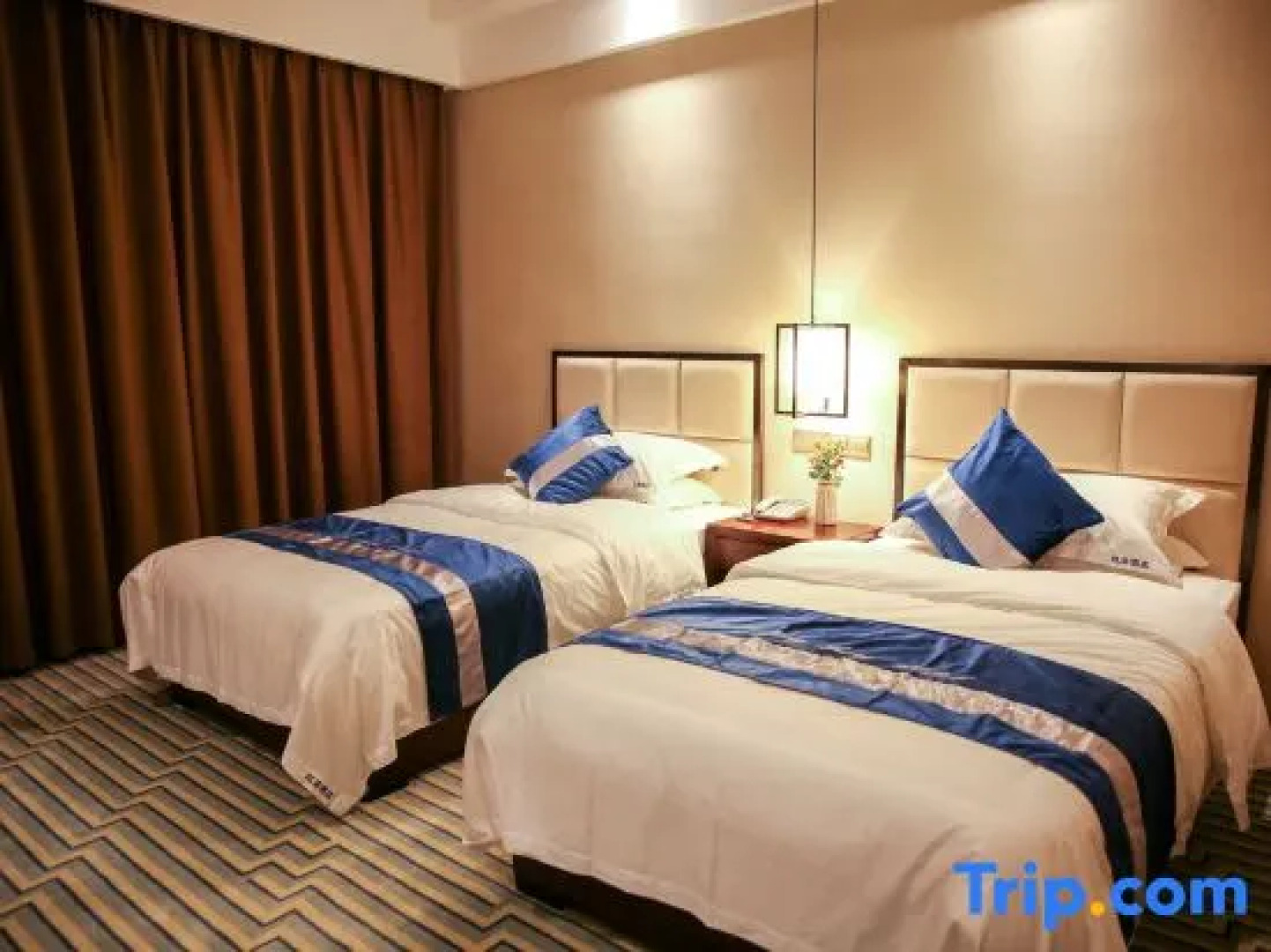 Hongsheng Hotel - Shehong