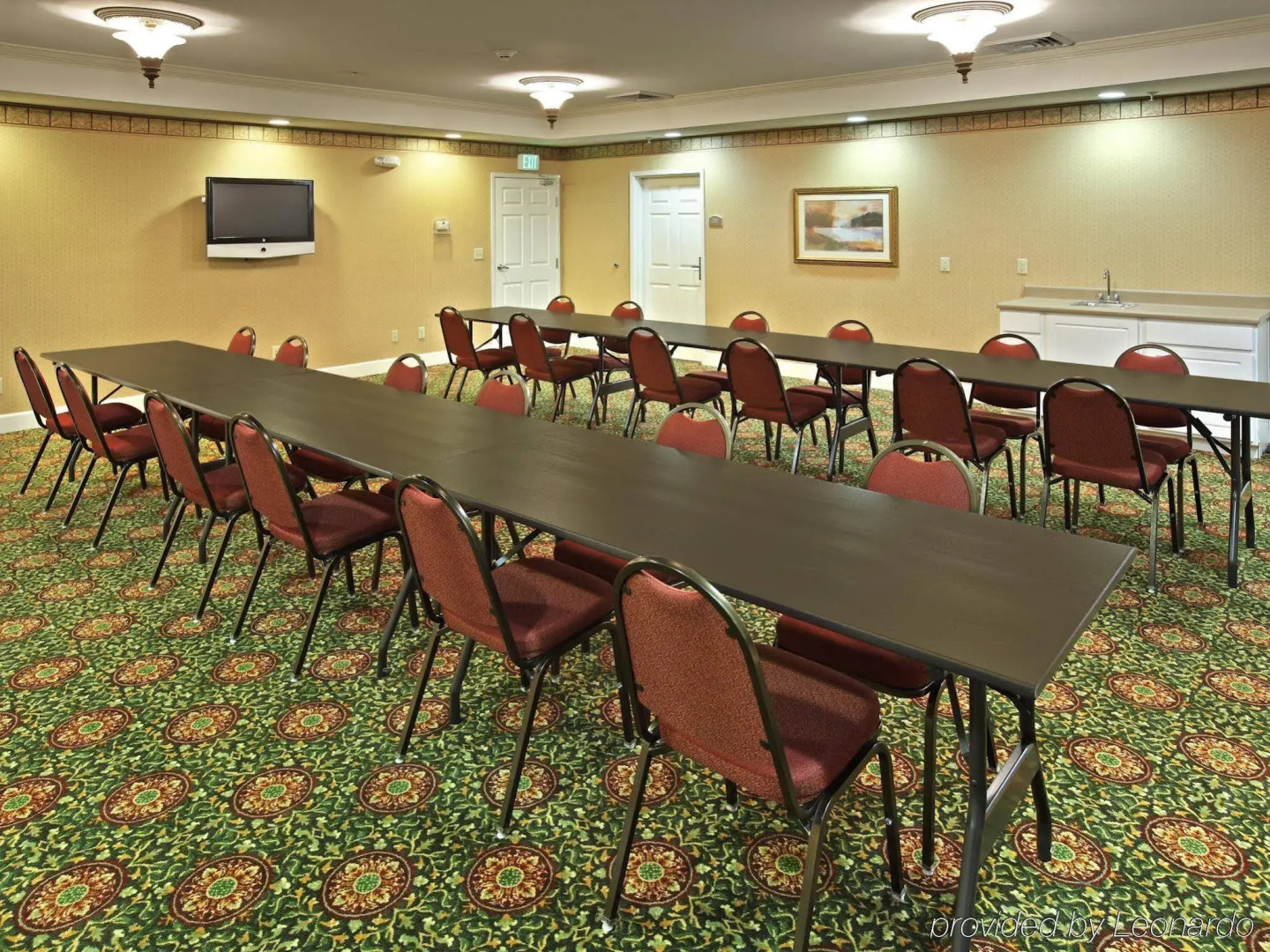 Holiday Inn Express Hotel & Suites Magnolia-Lake Columbia by IHG