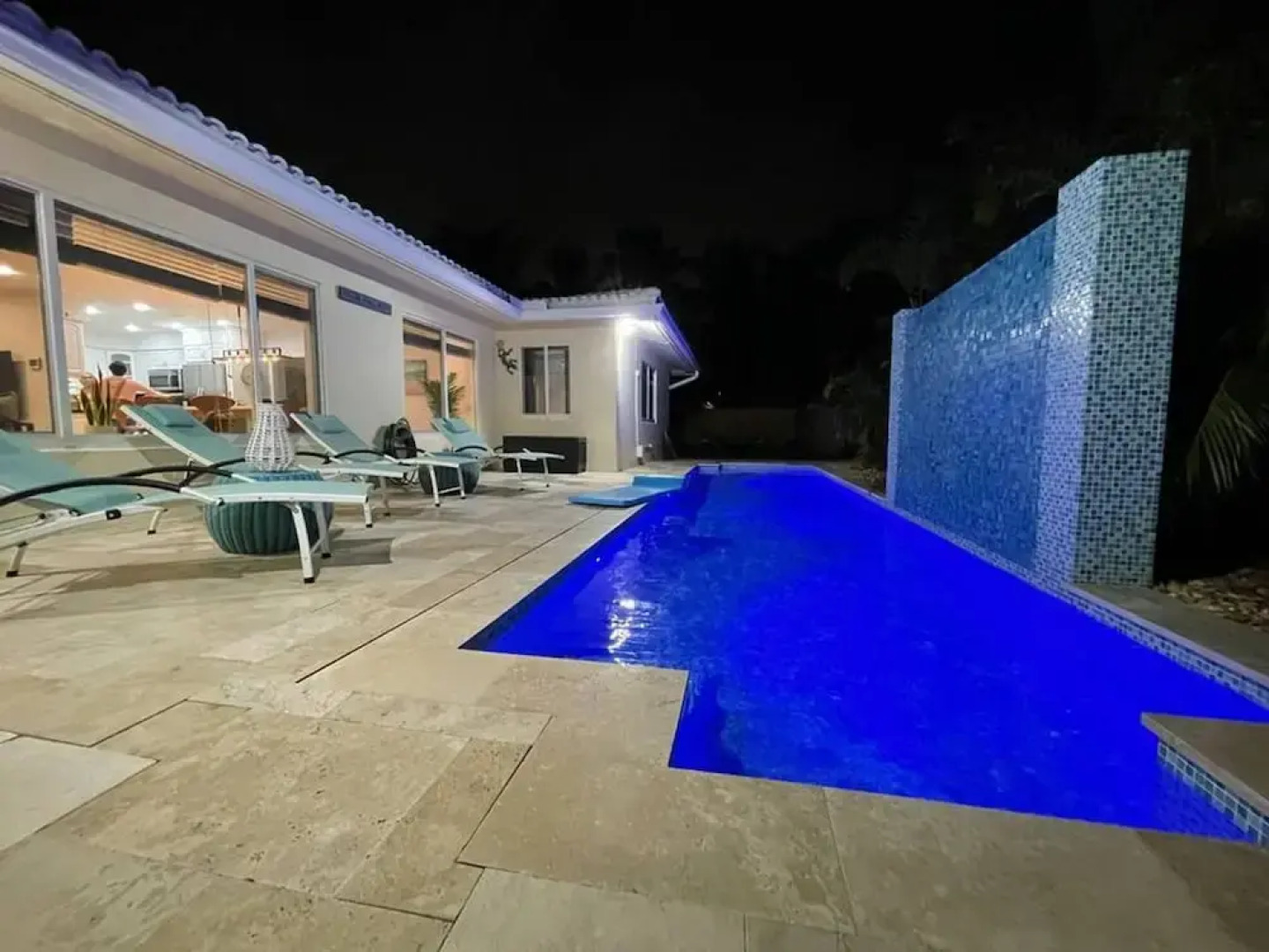 Walking Distance to the Beach 3Br House With Pool