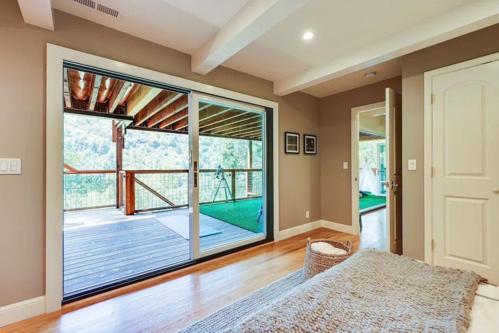 Unique Larkspur Cabin w/ Treetop Mountain Views!