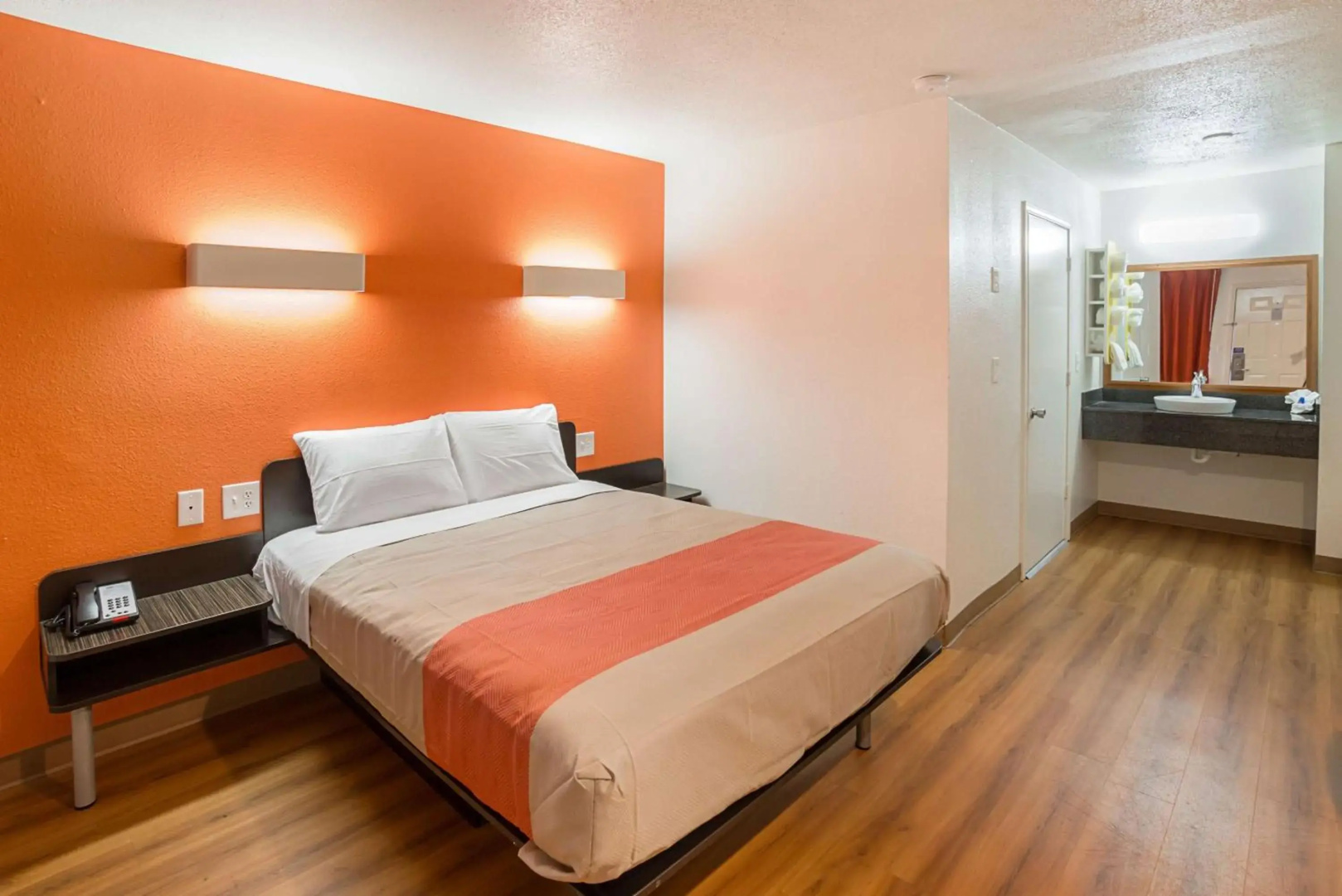 Motel 6 Grand Prairie, TX - Near Six Flags Drive