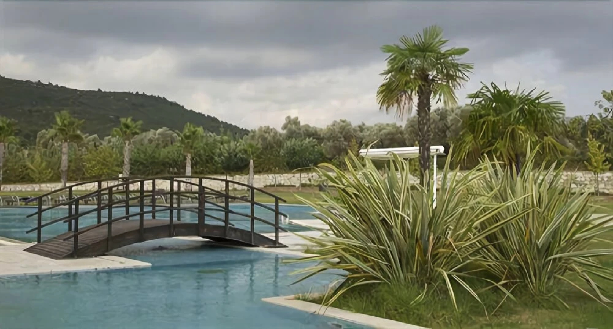 Konvoy Hotel & The Country Club