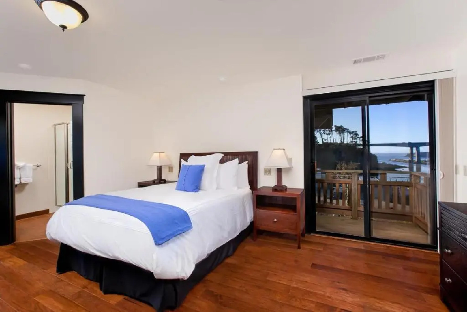 Noyo Harbor Inn Restaurant and Tavern