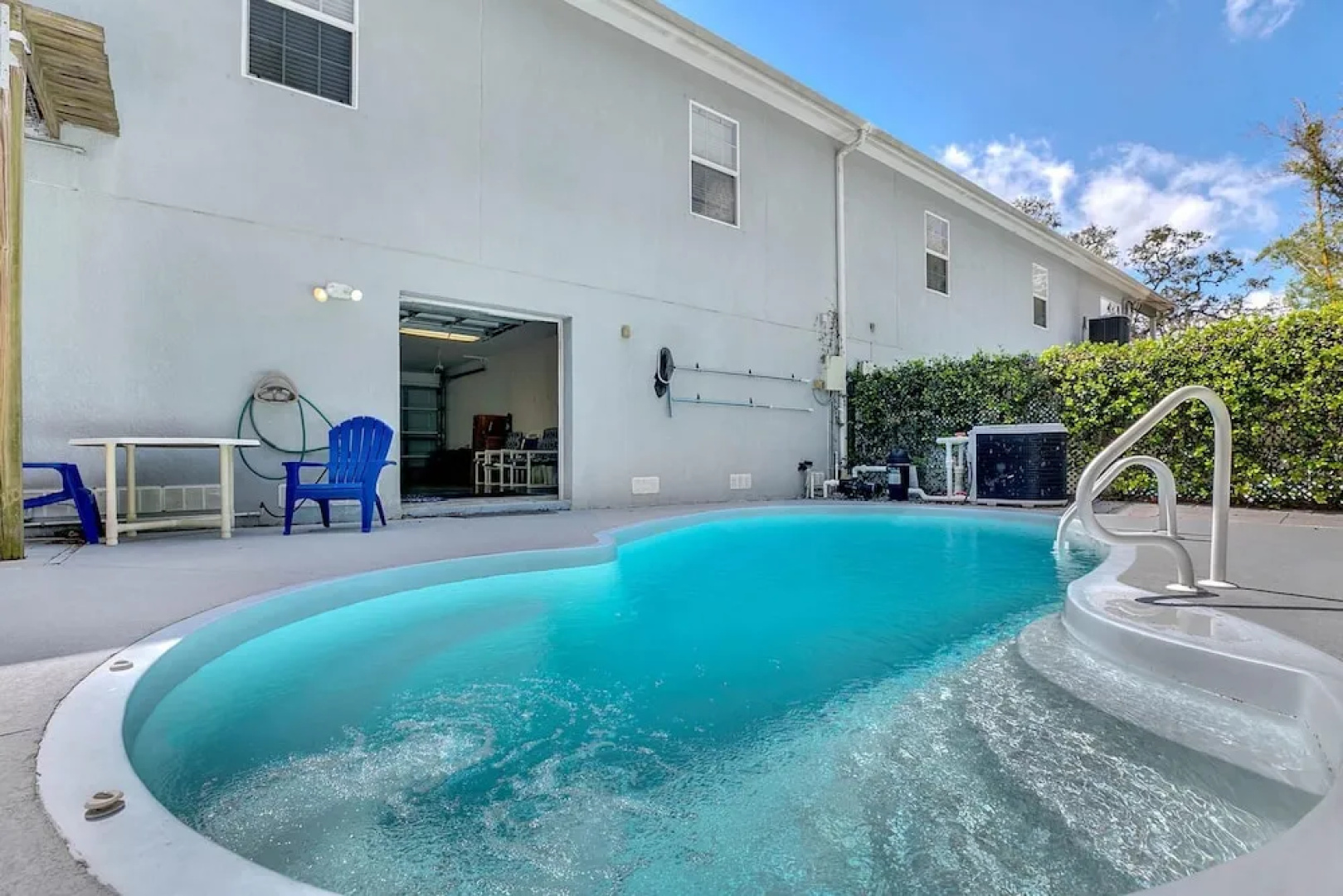 4BR Beach-Central Duplex by RedAwning