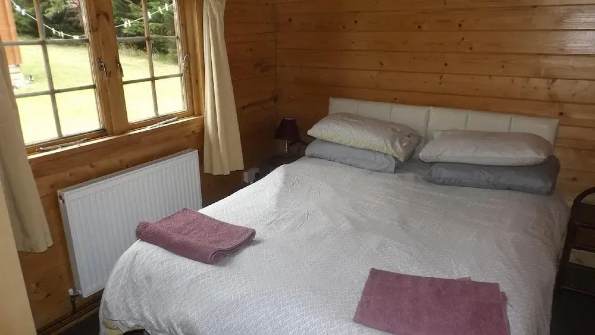Spacious 3 Bedroom Cabin at Avonvale Holiday Lodge