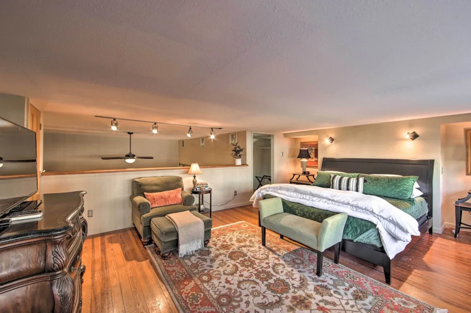 Updated Apartment in Historic Dtwn Marshall!