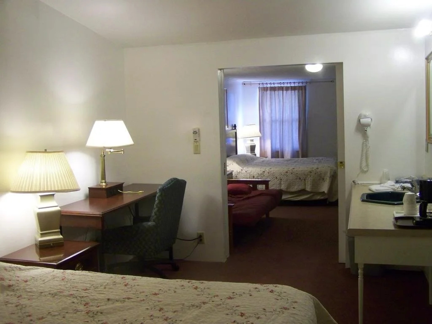 Golden Knight Inn and Suites