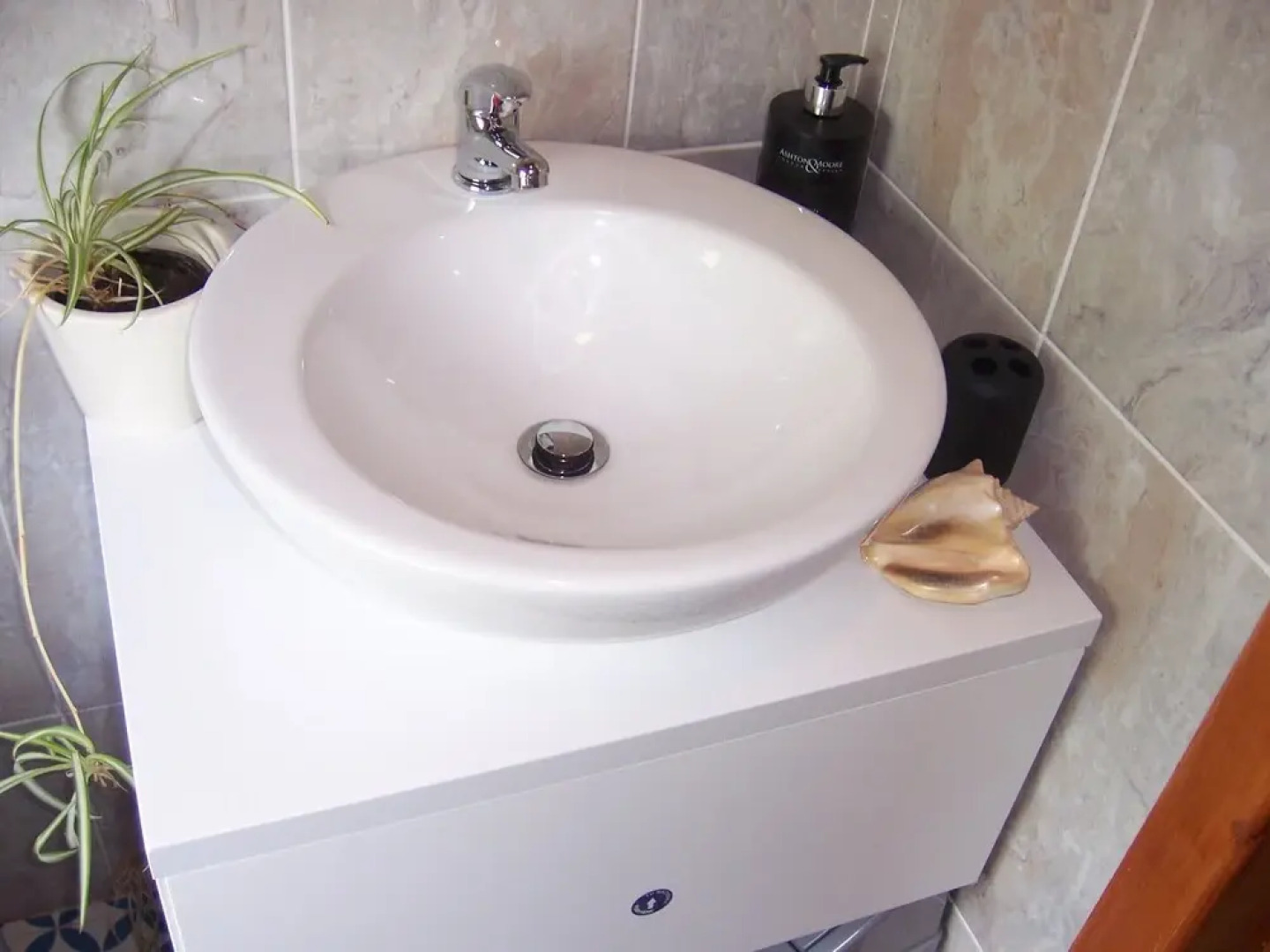 Honeysuckle Lodge set in a Beautiful 24 acre Woodland Holiday Park