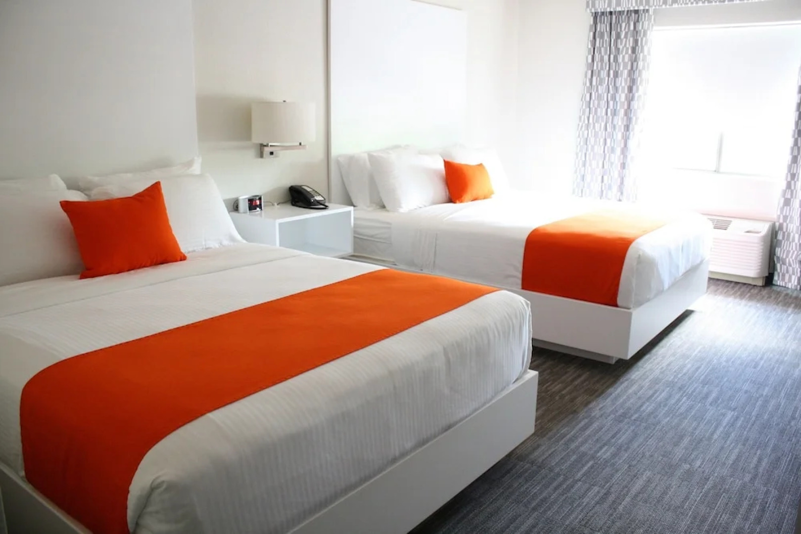 Schoenbrunn Inn & Suites