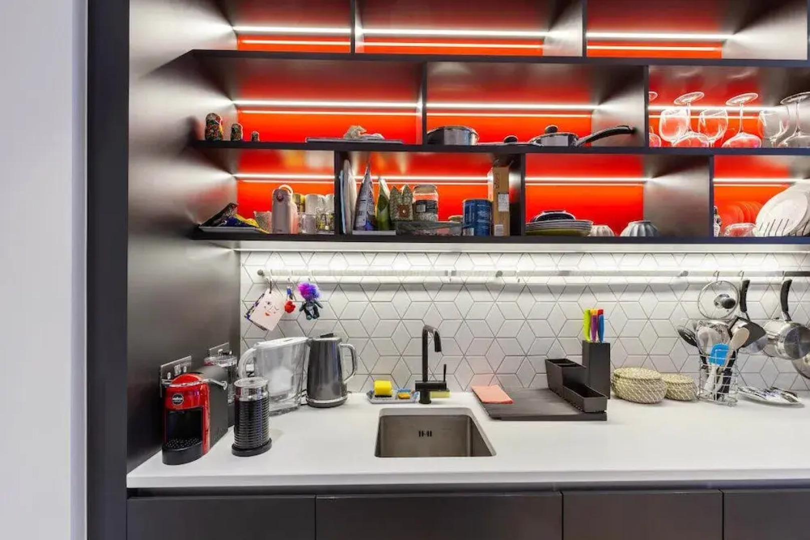 Stunning Studio With Decorated Interior in Poplar