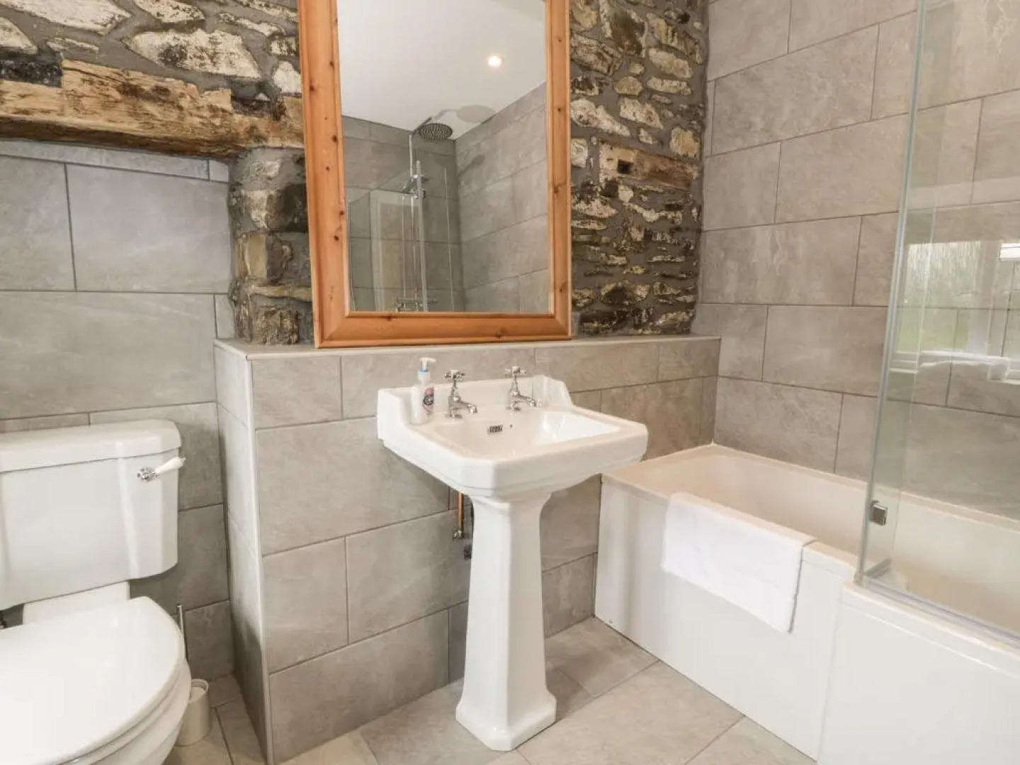 Rhianwen, Plas Moelfre Hall Barns