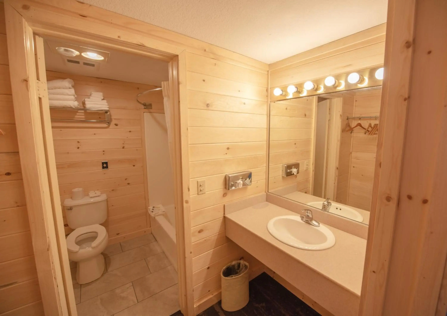 Quality Inn & Suites Mackinaw City Beachfront