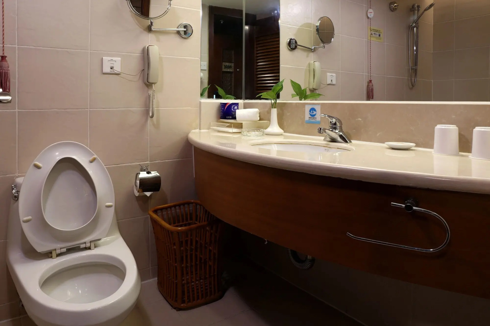 Baohua Harbour View Hotel