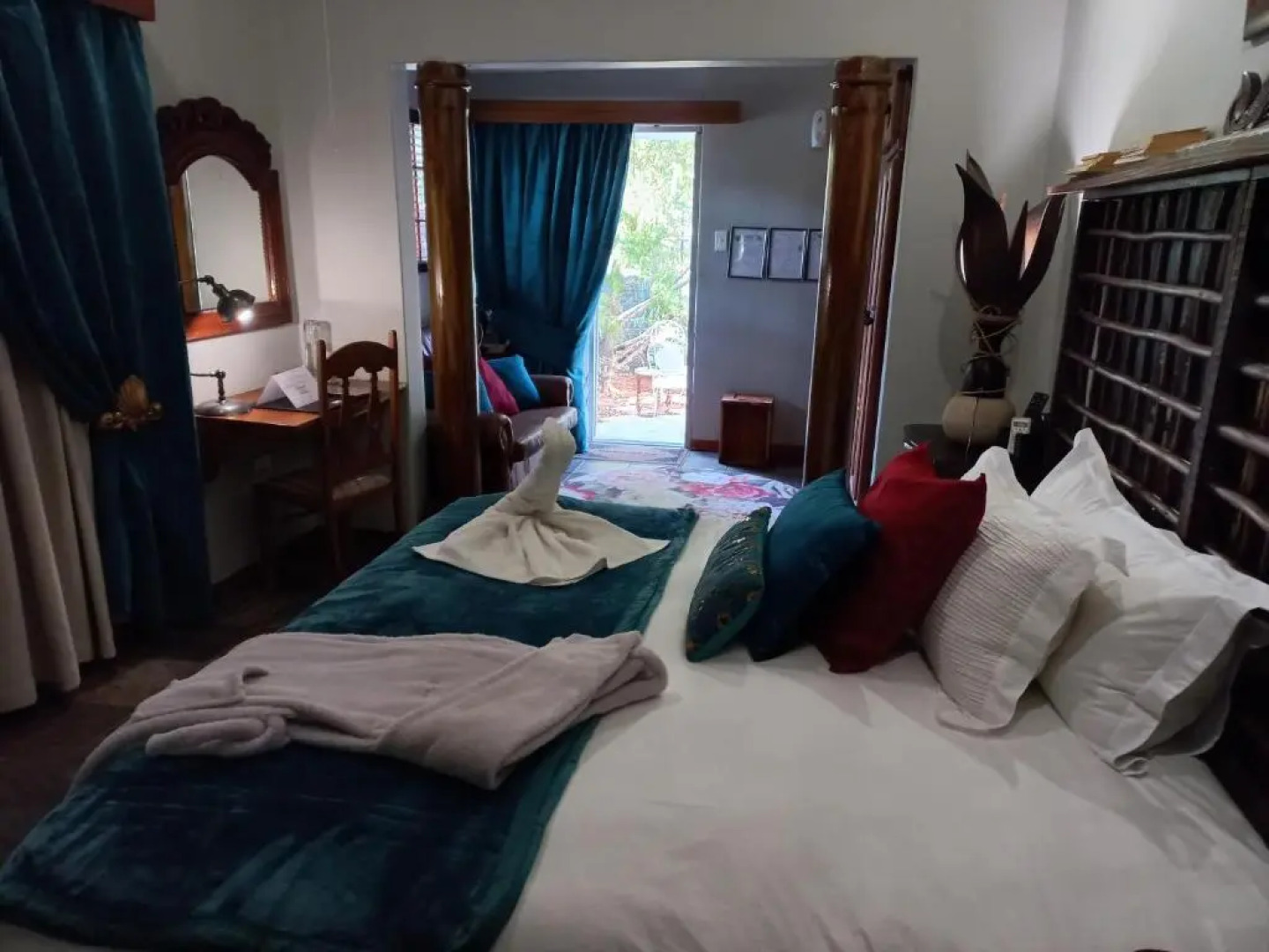 Belurana Collection River Manor