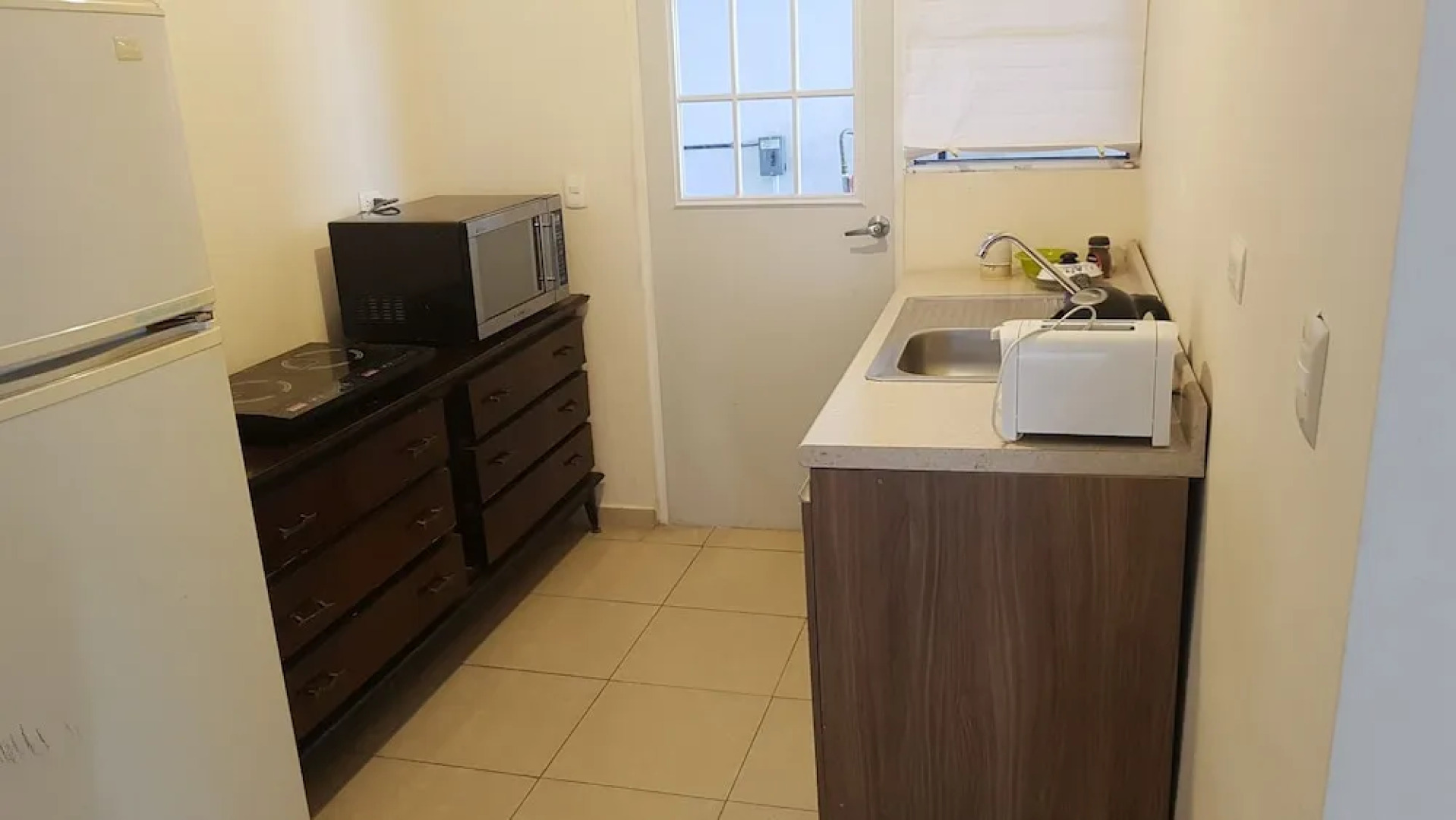 Comfortable Apartment, Secure and Private Complex, With Perimeter Fence