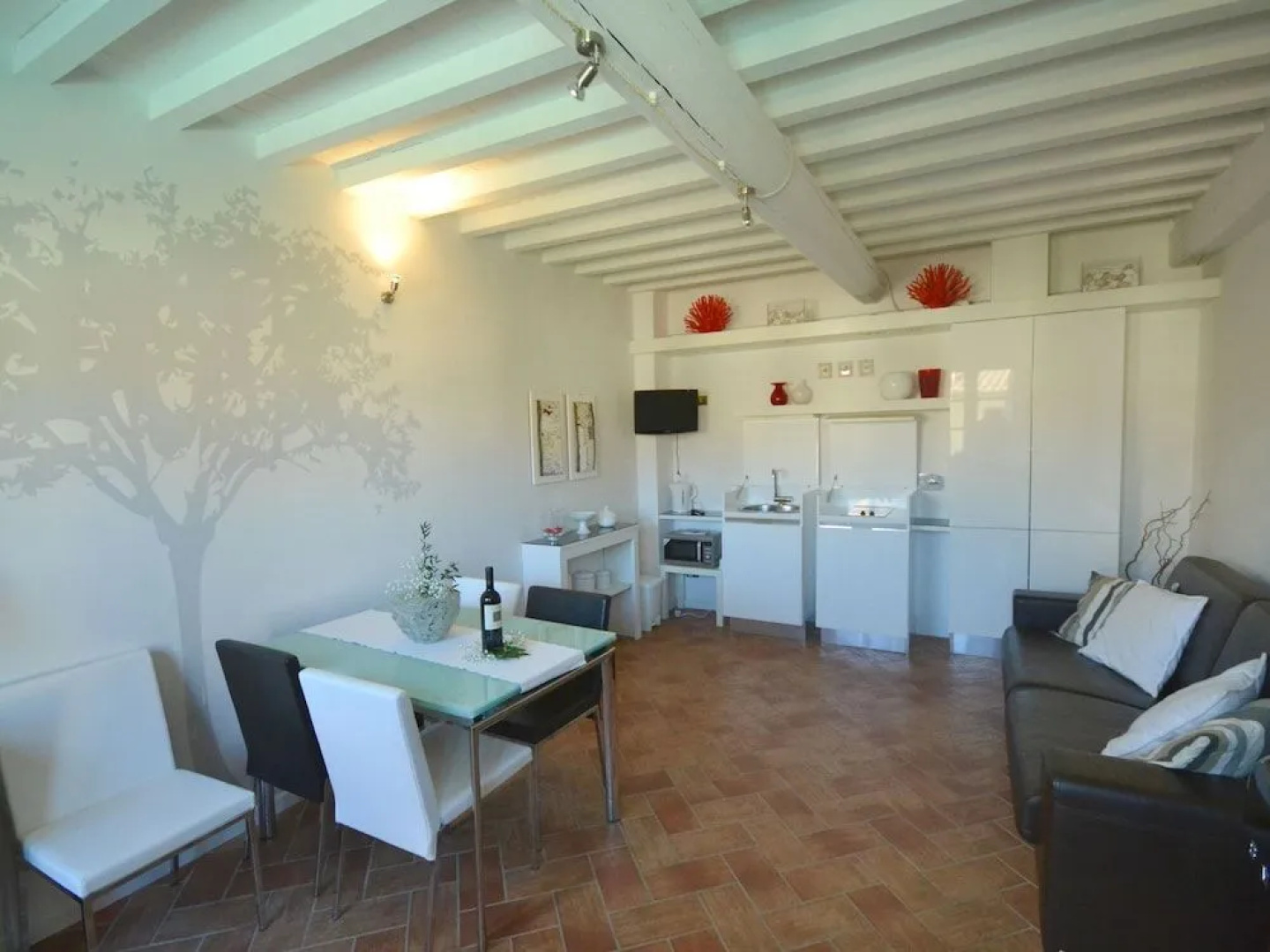 Cosy Apartment With Swimming Pool and Garden Close to Volterra and S Gimignano