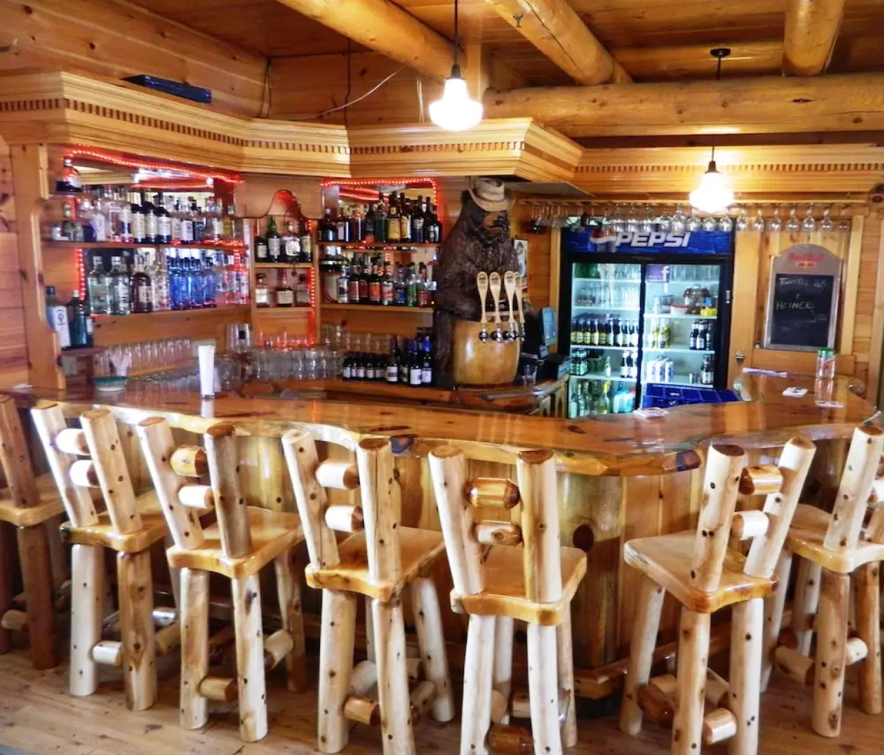 Hawks Nest Lodge And Restaurant