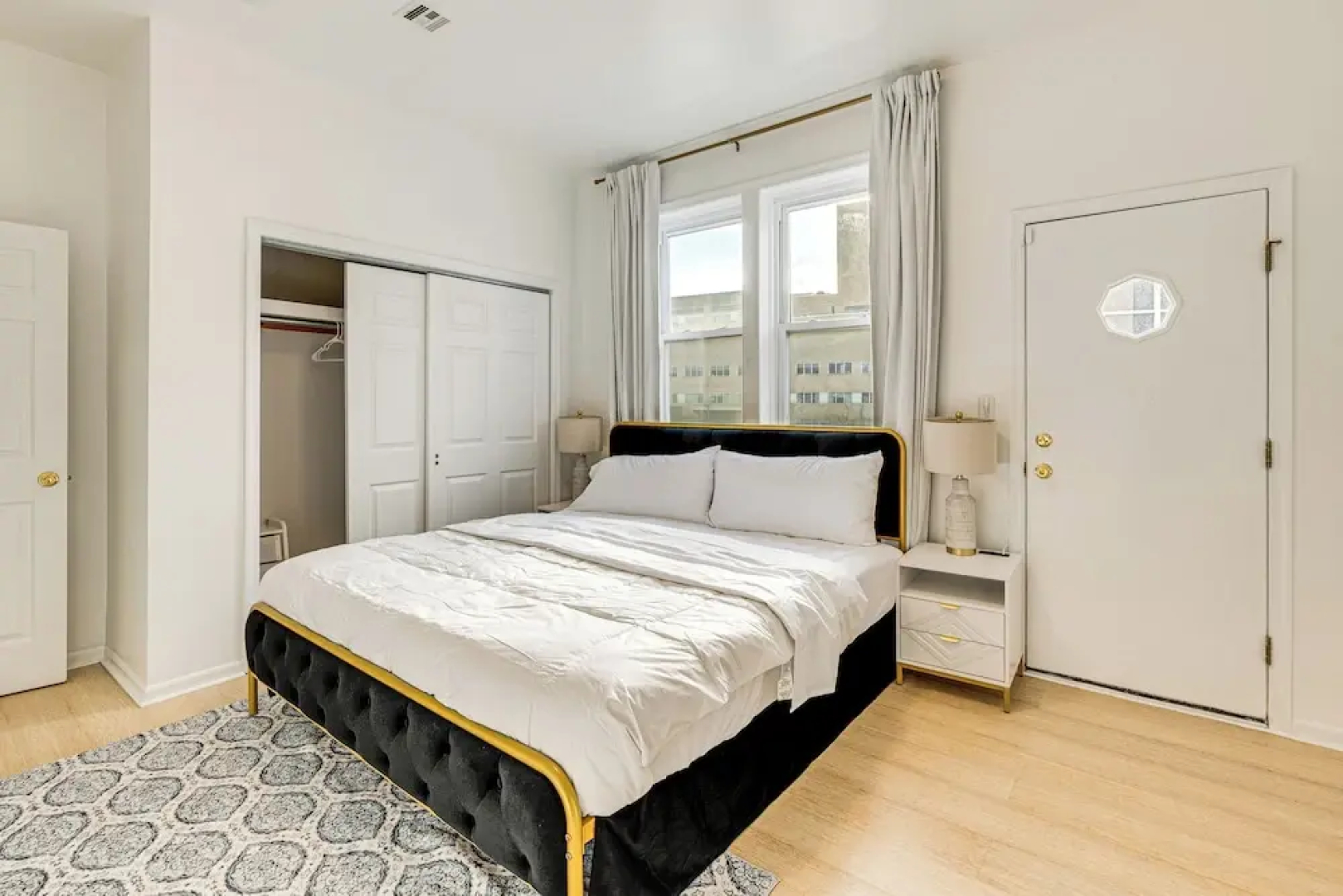 1 Mi to Prudential Center: Remote Work-ready Apt