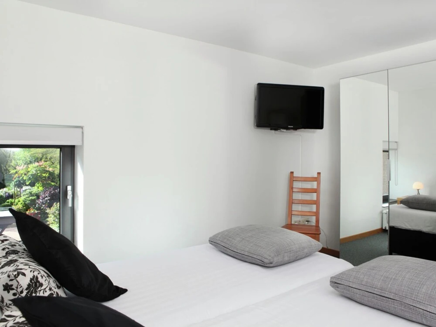 Quaint Holiday Home With Fenced Garden in Epen