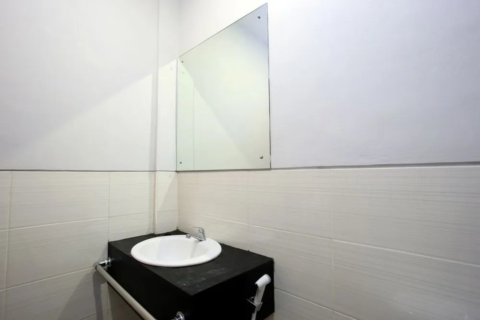 RedDoorz Near Raya Petitenget