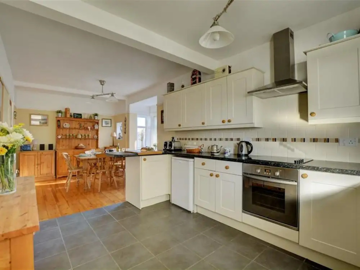 Detached Holiday Home With Garden and Unhindered View of Beautiful Nature and sea