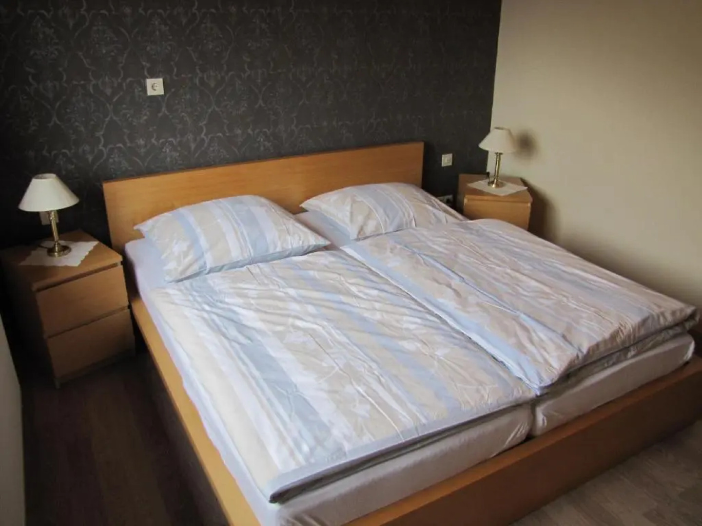 "Unter den Kastanien"