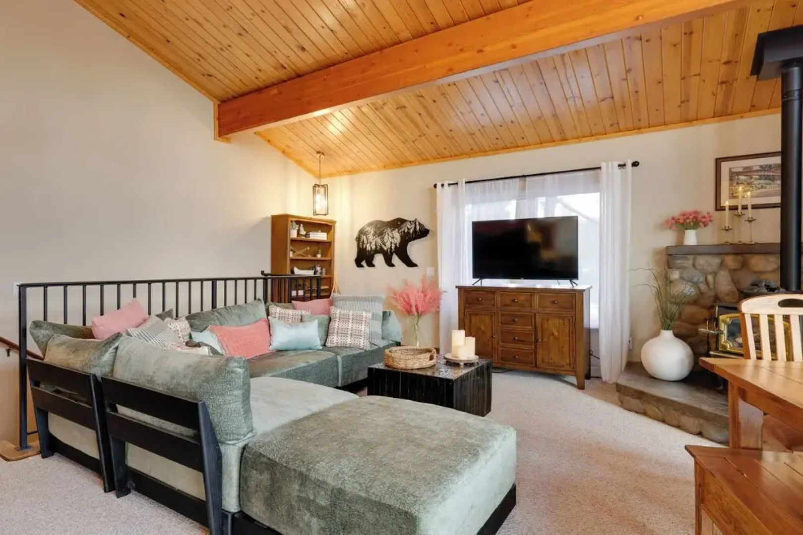 Hot Tub + Scenic Views: Luxury Twain Harte Cabin!