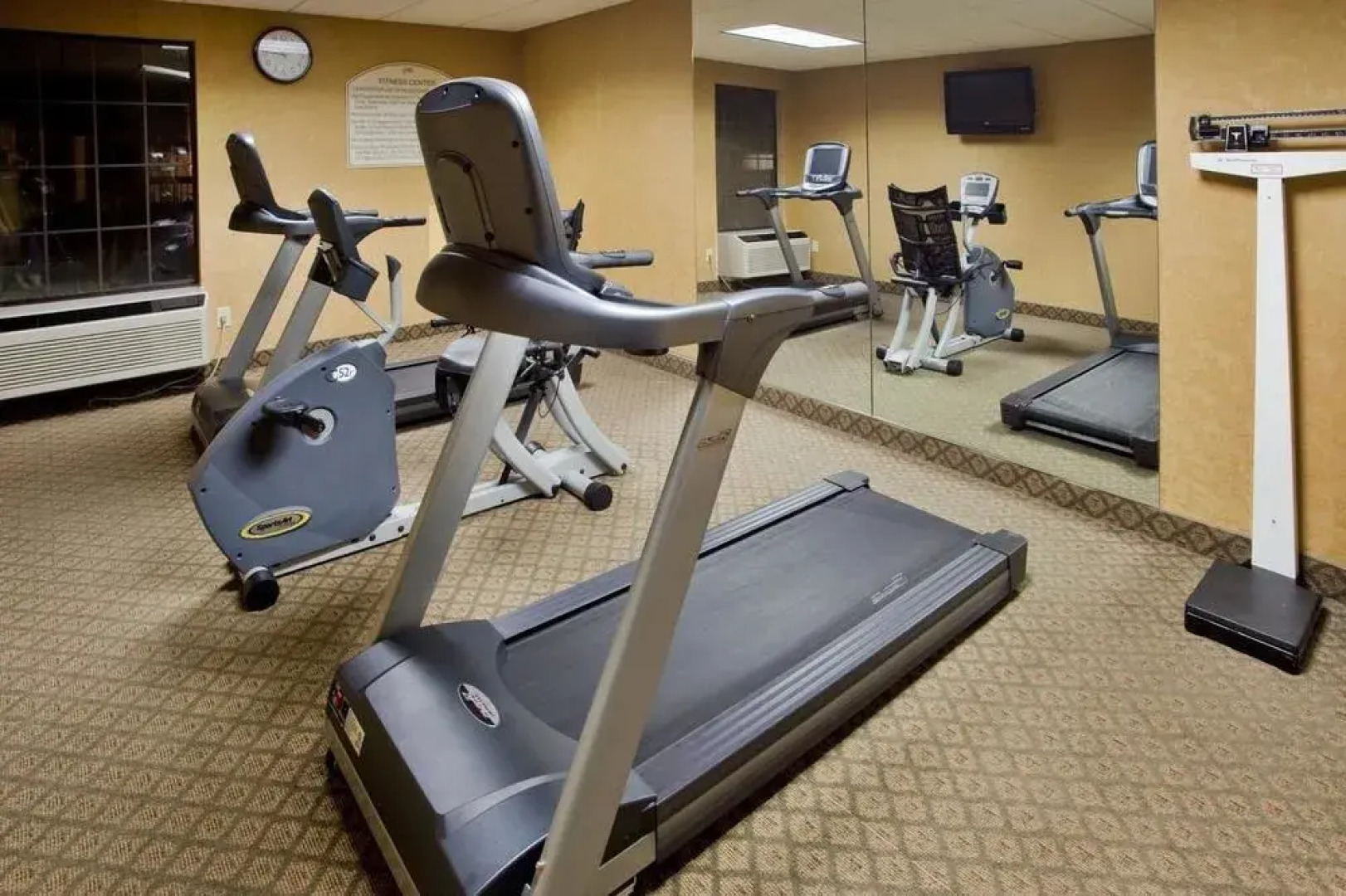 Days Inn & Suites South Boston